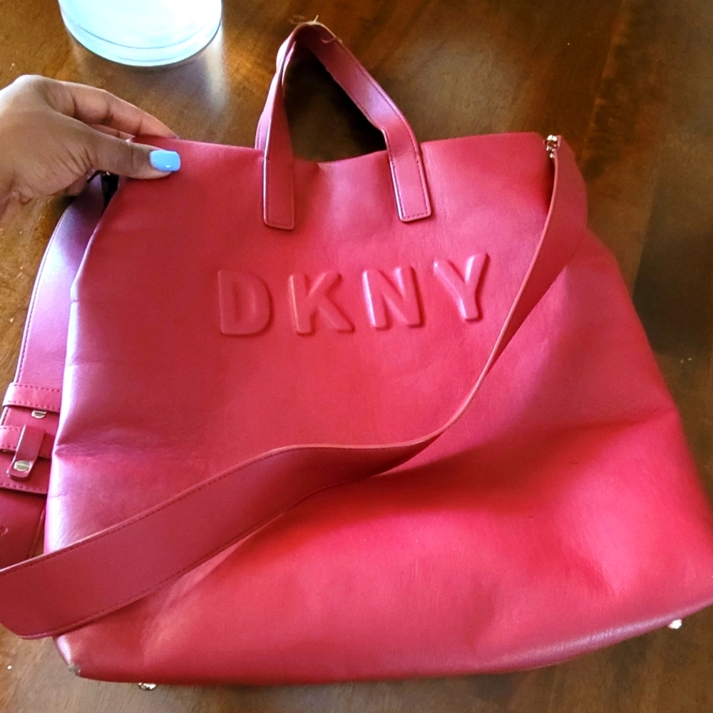 MUST SELL TODAY!!!! DKNY 👜❣Red Soft Leather Purse